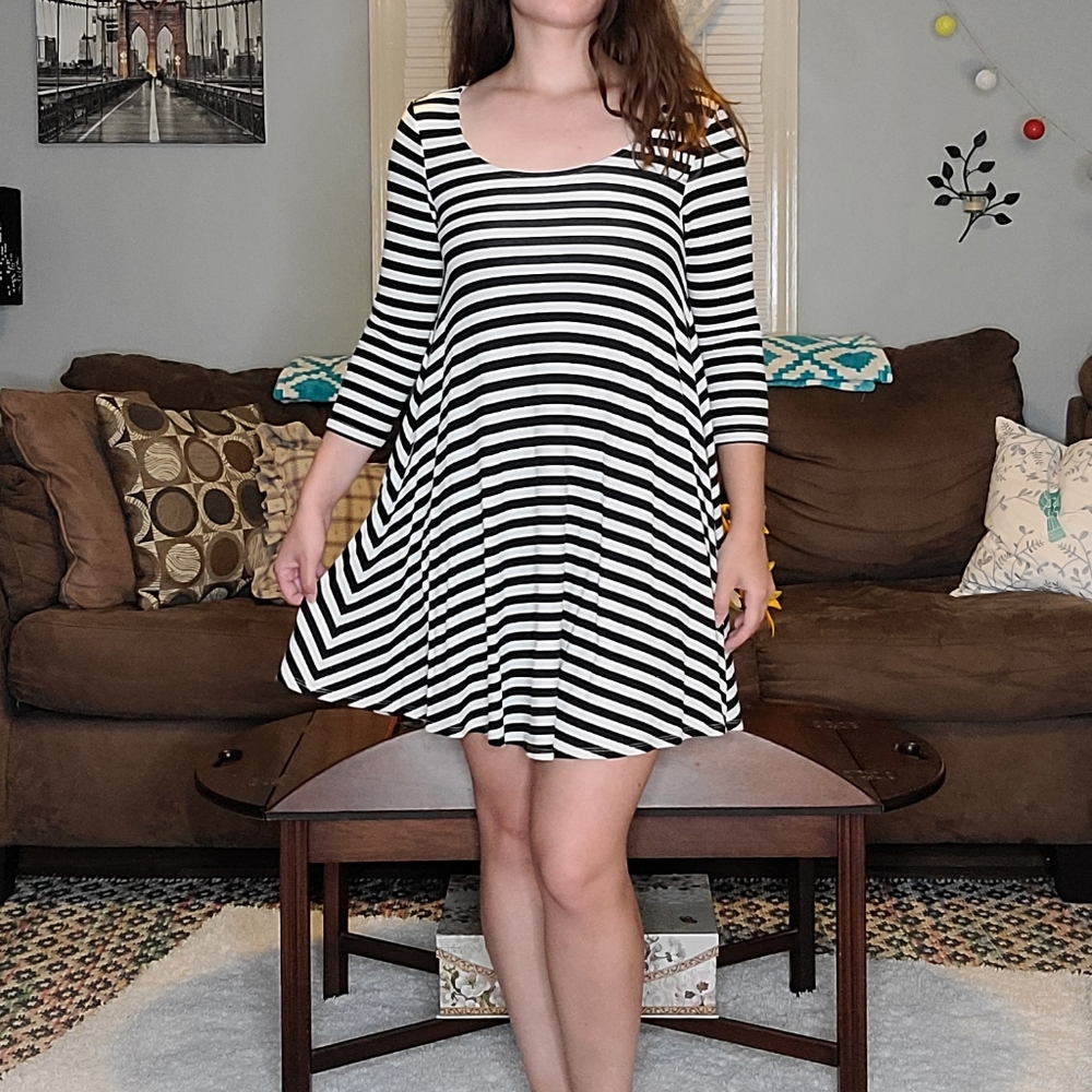 American Eagle Dress Babydoll Swing Striped 3/4 Sleeve Black White - extra small